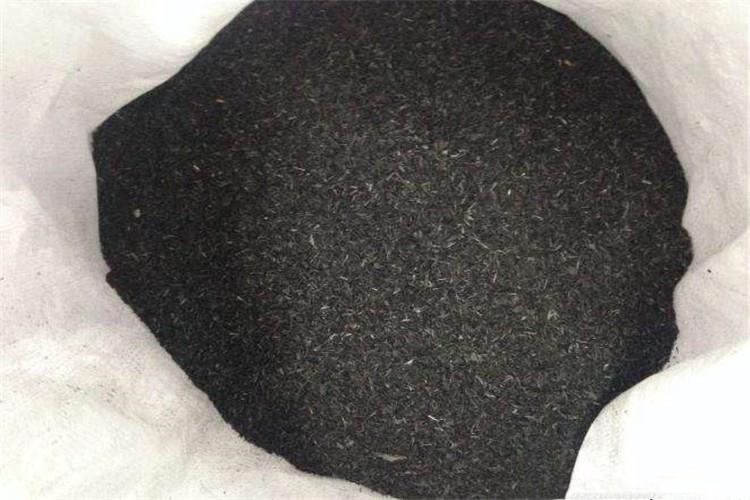 稻殼進(jìn)行碳化處理得到的一種黑色顆粒狀產(chǎn)品，具有很好的保溫保濕效果