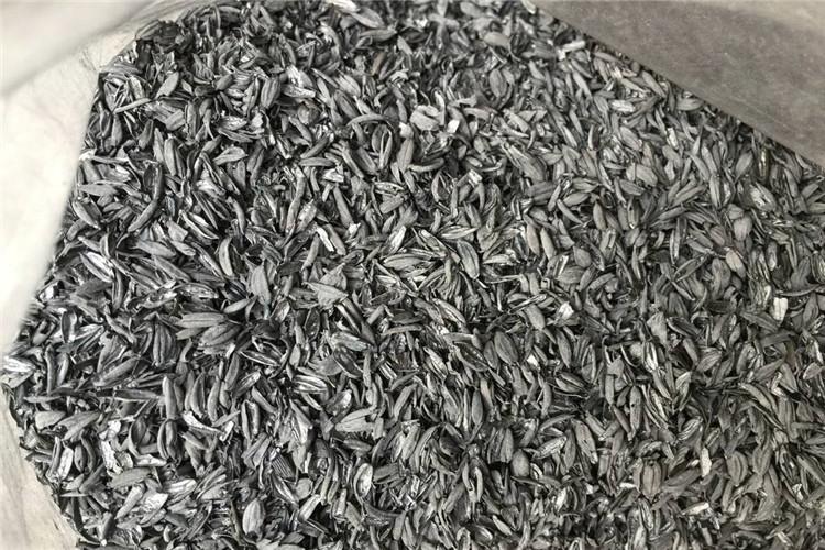育苗基質(zhì)中碳化稻殼殼一般容重為0.15-0.24g/立方厘米，總孔隙度82.5%（大57.5%，小25%），質(zhì)輕，透氣、吸濕性適中