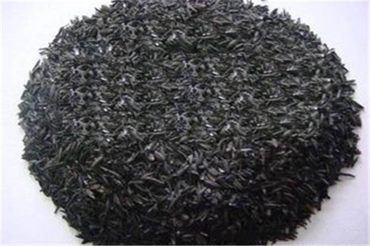利用稻殼灰生產(chǎn)的保溫磚是一種新型隔熱耐火保溫材料，以稻殼灰為主要原料，摻入